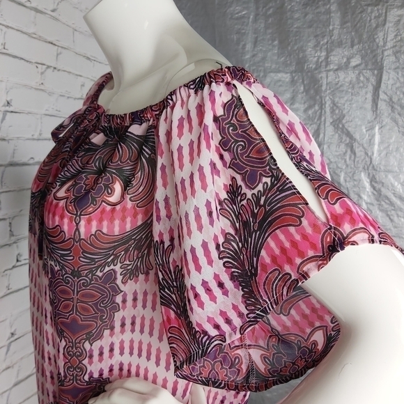 BEBE Floral Sheer Cold Shoulder Top - Picture 4 of 10